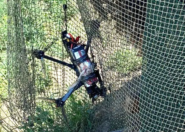 Anti-drone net intercepting a drone in flight - HD FAQ